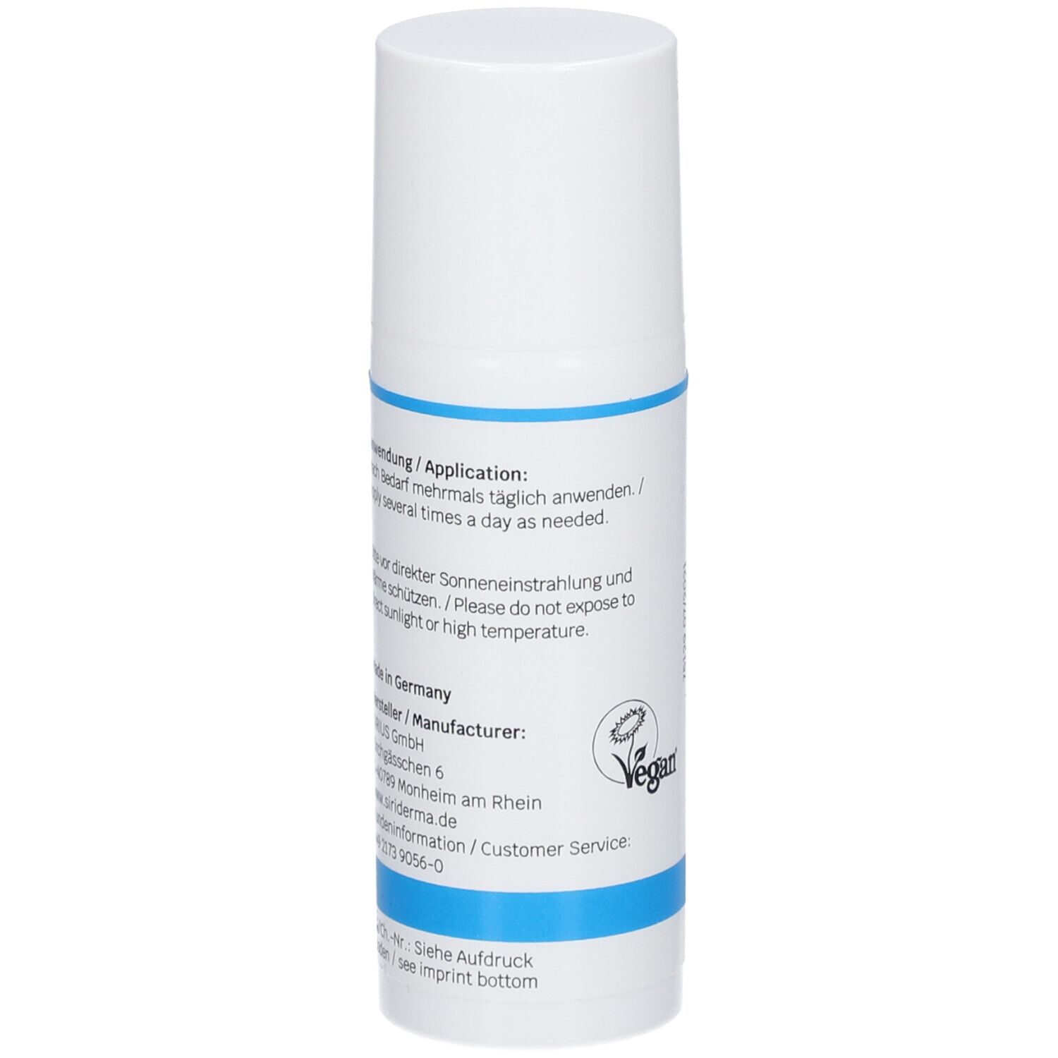 Tube de crème pour les mains blanc avec bande bleue. Texte : Application, informations fabricant, label Vegan.