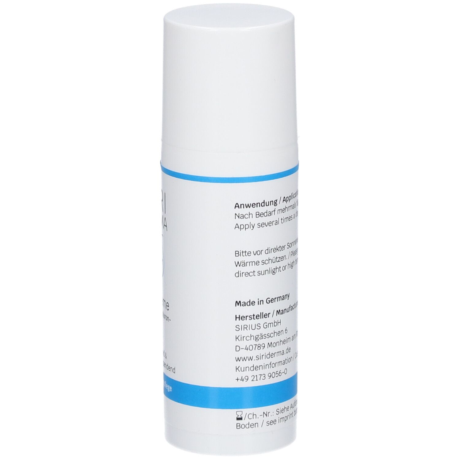 Tube de crème pour les mains blanc avec bande bleue. Texte : Application, informations fabricant, label Vegan.