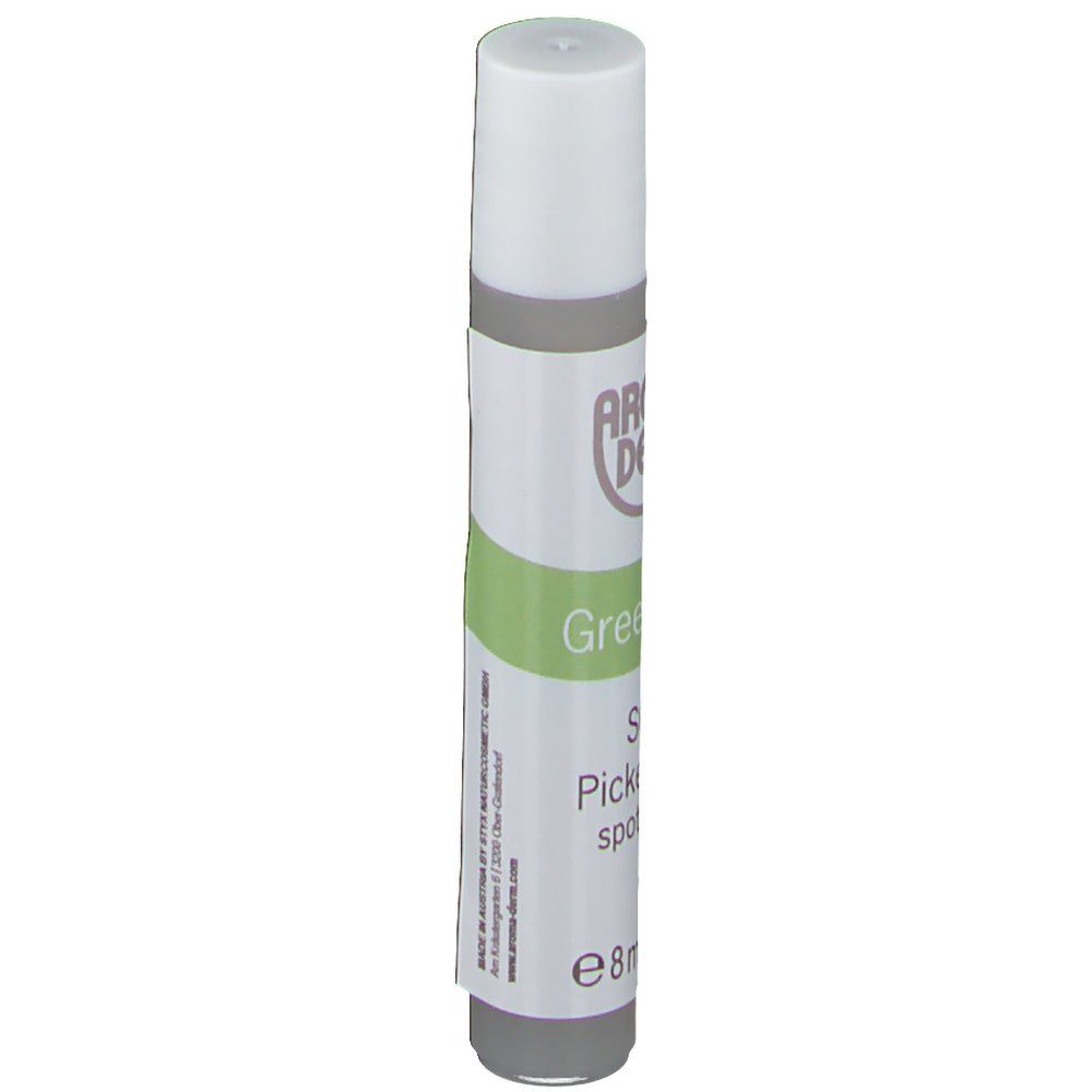 Un stylo blanc avec une étiquette verte indiquant 'Green Spot' et '8ml'.