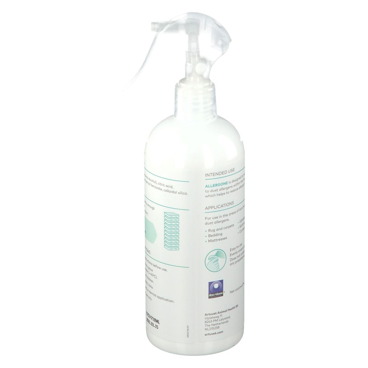 Vue latérale du flacon pulvérisateur Pet's Relief Allergone avec instructions.