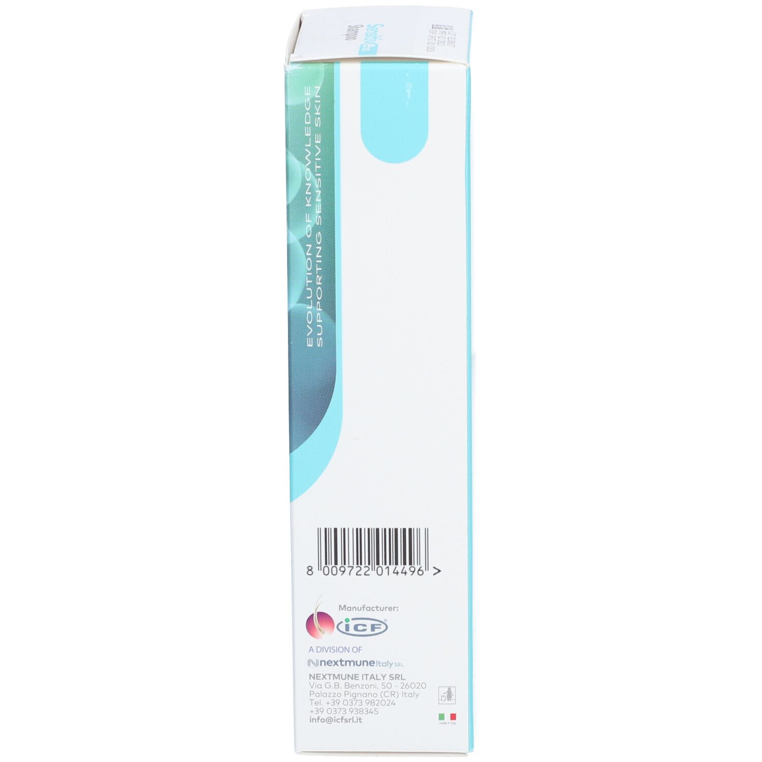 Côté de l'emballage Sensitiv Evo Shampoo. Code-barres, informations fabricant et logo.