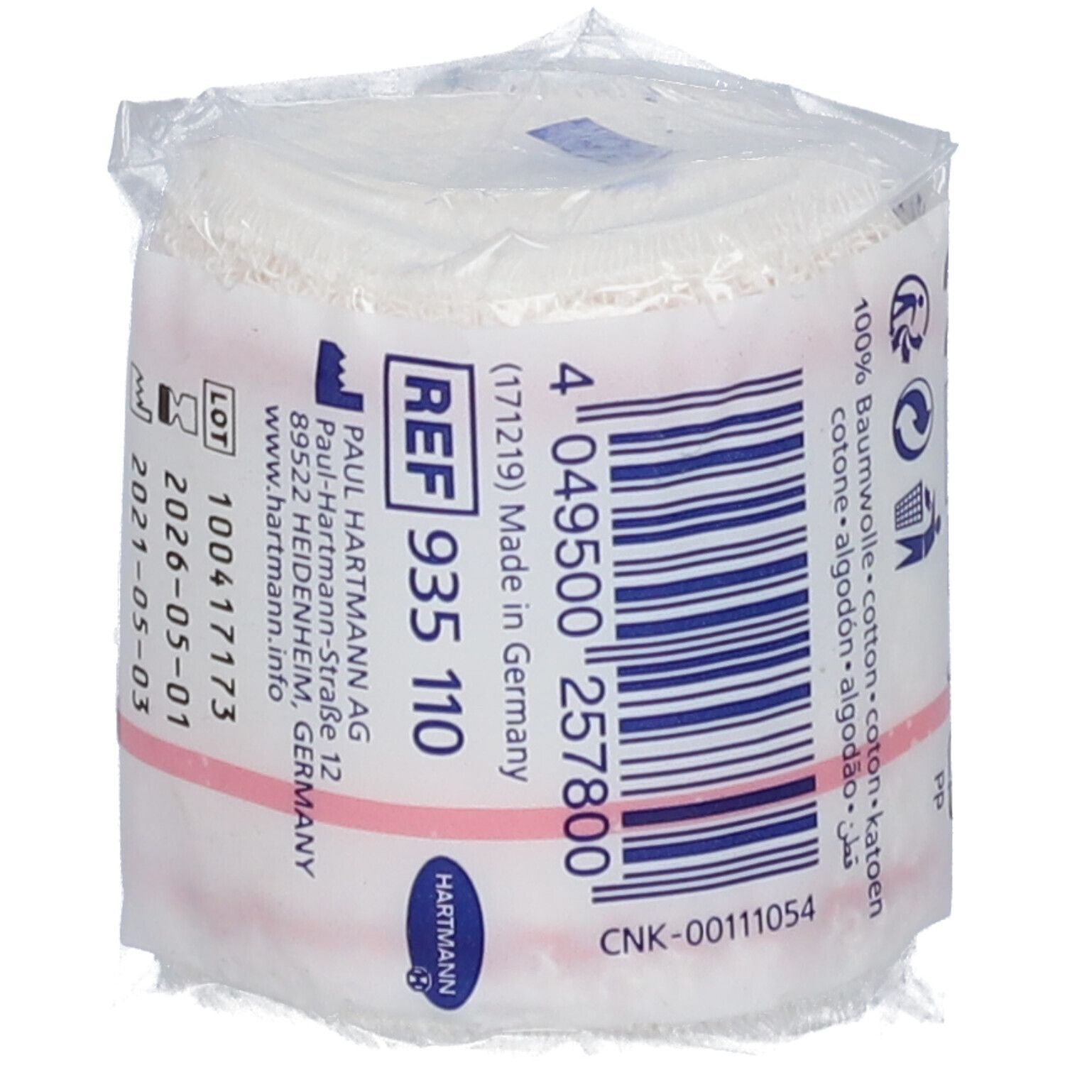 Bande de crêpe blanche roulée. Inscription: REF 935 110. Code-barres. Adresse du fabricant. Emballée.