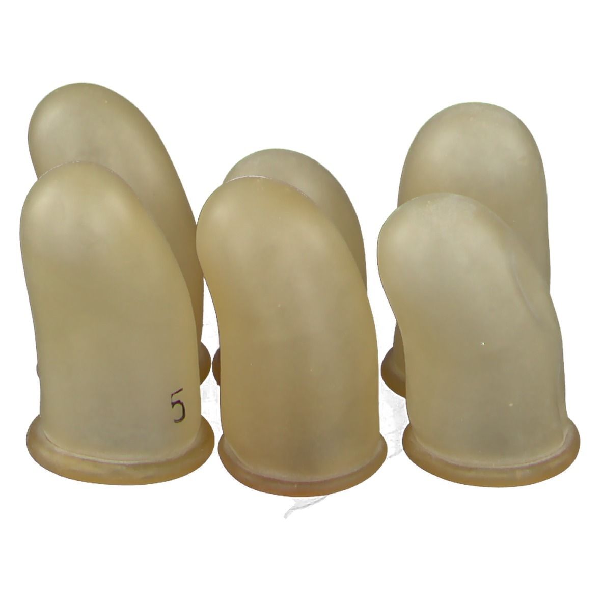Six doigtier en caoutchouc beige. Chacun a une base ronde et un bout arrondi. Le chiffre 5 est visible sur l'un d'eux.