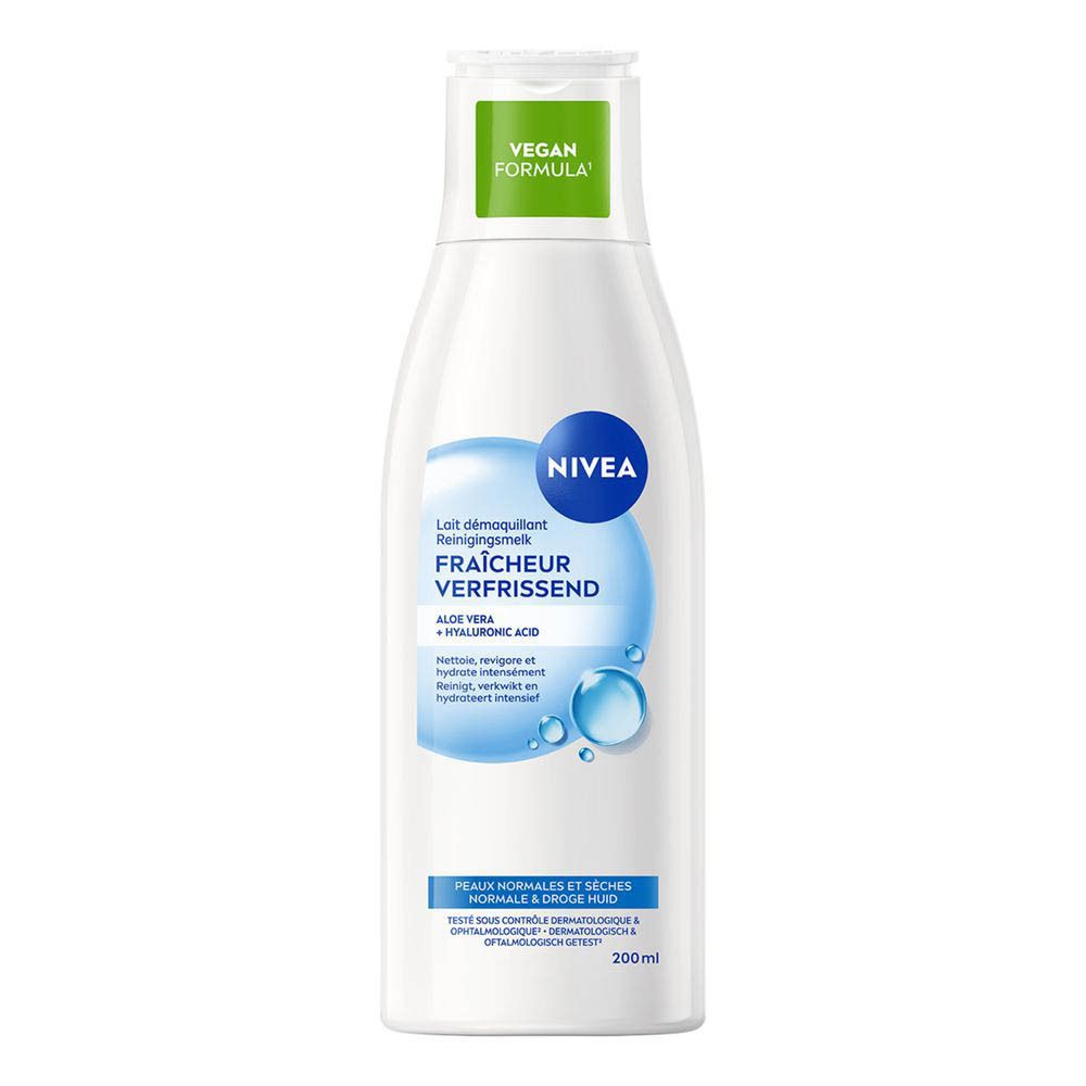 Bouteille blanche de lait démaquillant Nivea avec motif fleur de lotus bleue et sceau micro-biome.