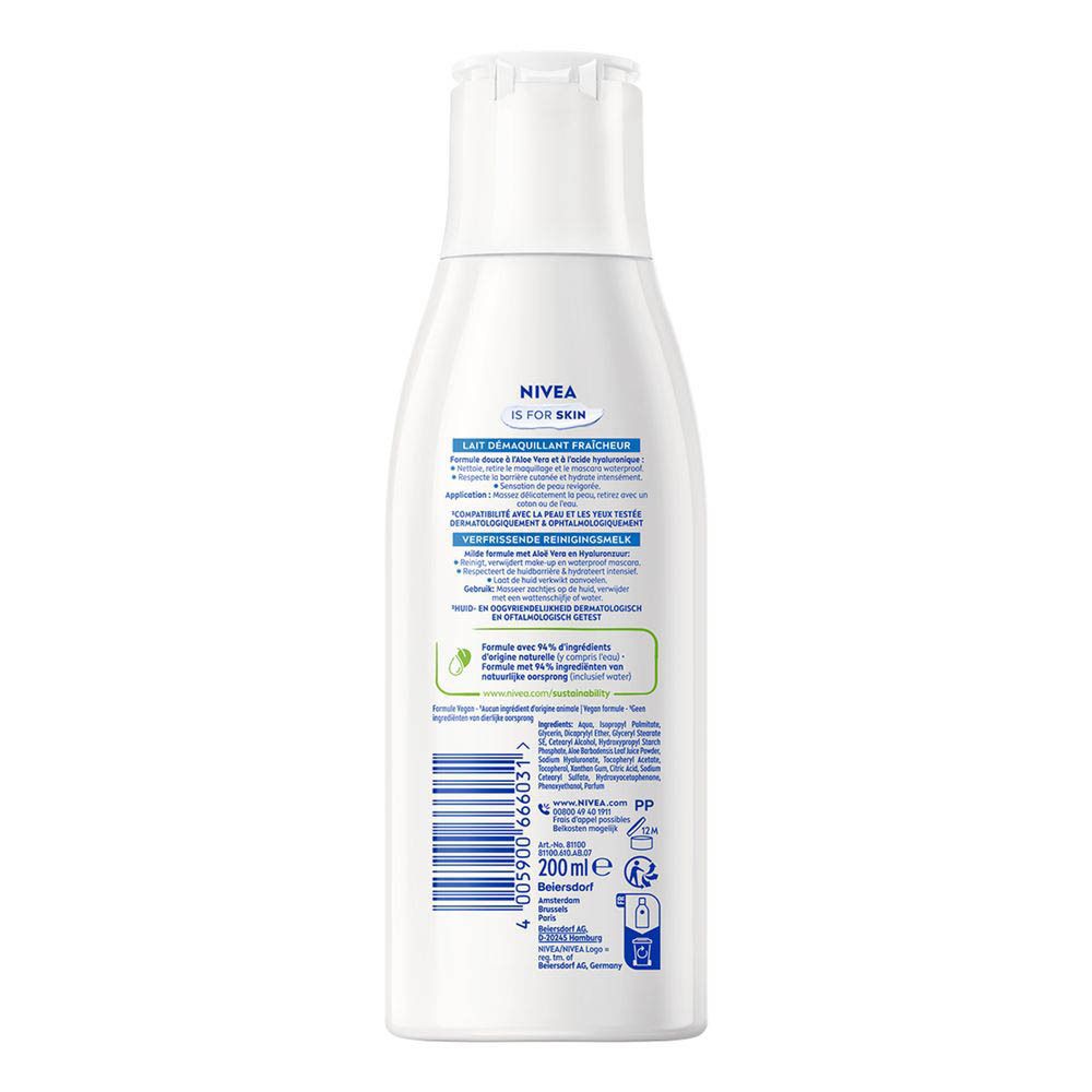 Vue latérale d'une bouteille blanche de lait démaquillant Nivea avec informations produit.