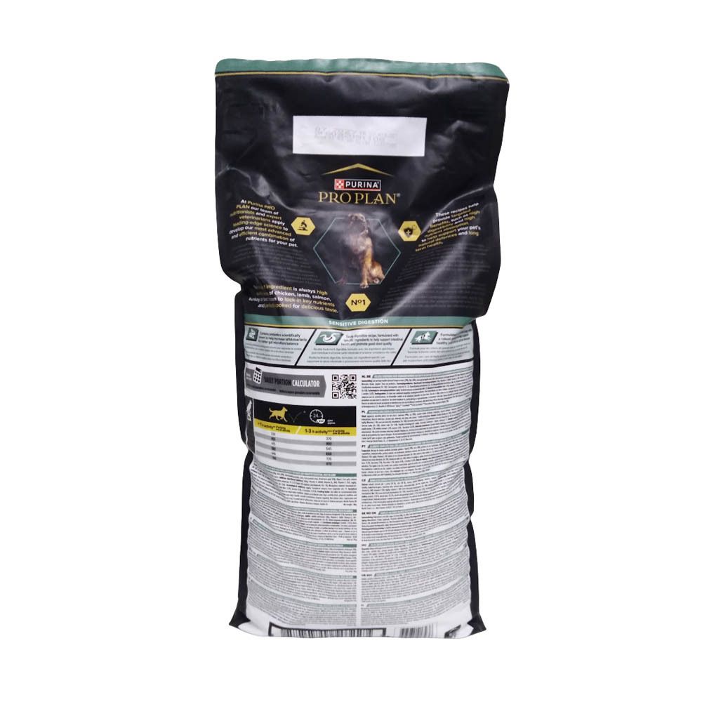 Dos du sac de nourriture pour chiens. Informations textuelles et logo PRO PLAN. Contient un code QR et des tableaux.