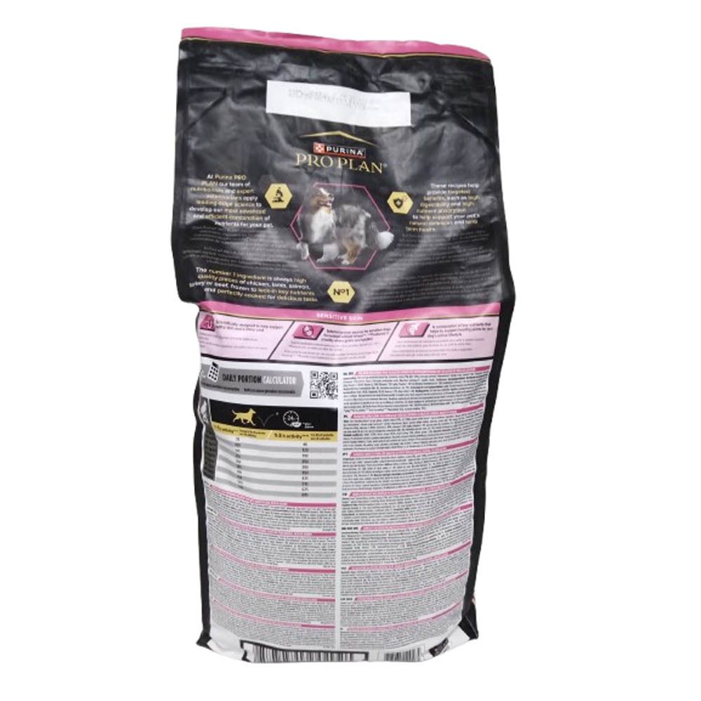 Dos du sac de nourriture pour chien. Texte et tableaux avec informations sur le produit et l'alimentation.