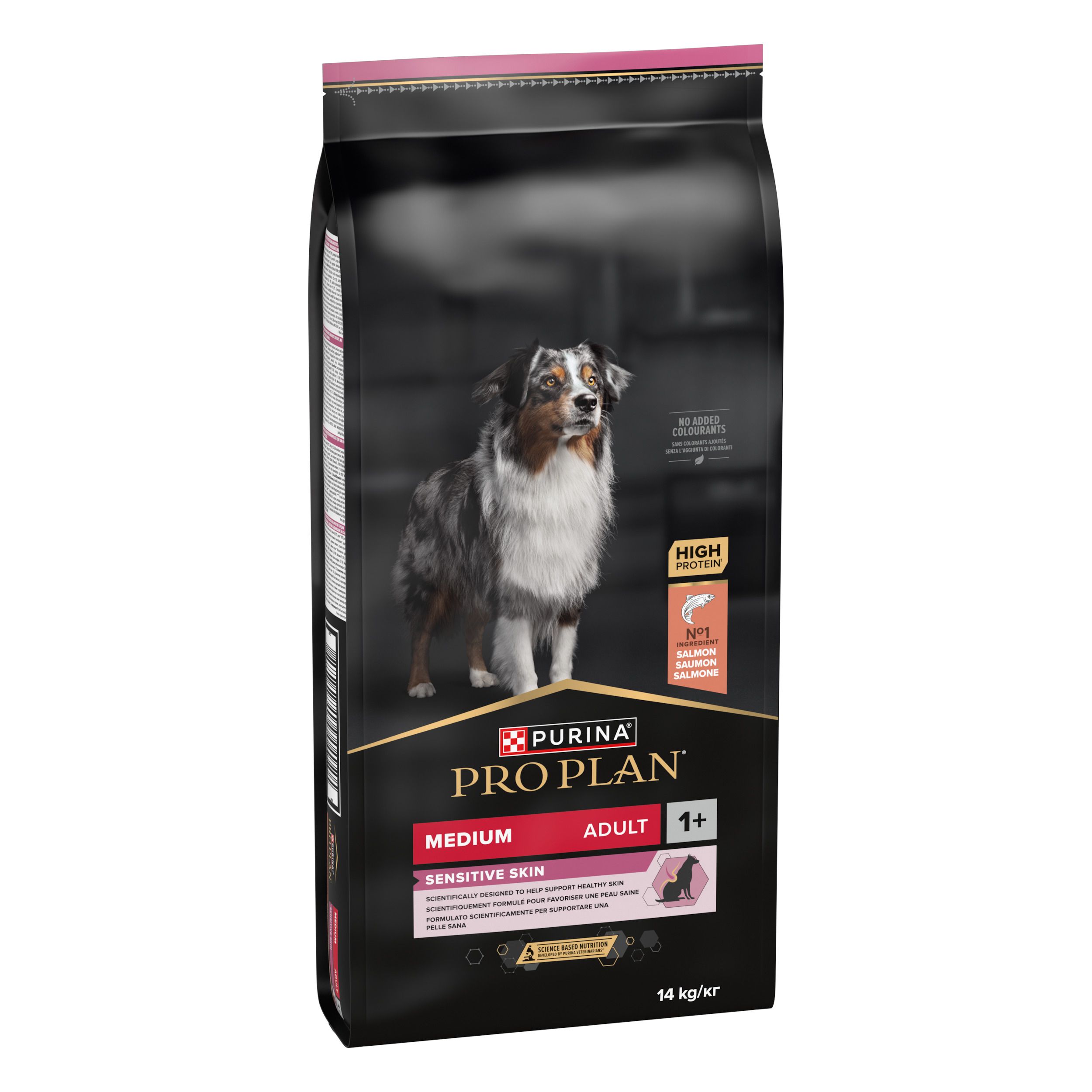 Sac noir de nourriture pour chiens. Inscription : PRO PLAN, Medium Adult, Sensitive Skin. Image d'un chien.