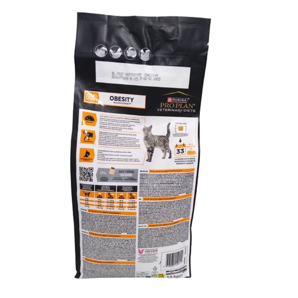 Dos du sac de nourriture pour chats. Texte et graphiques avec informations sur le produit et l'alimentation.