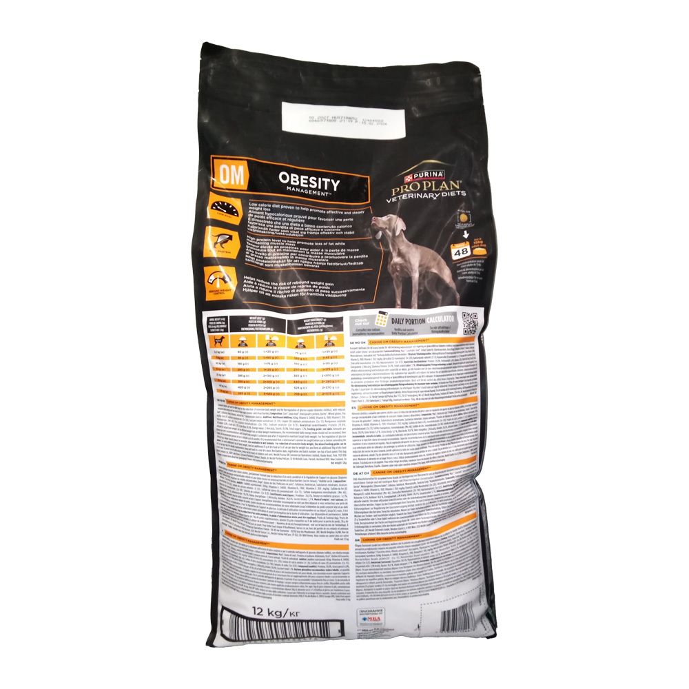 Dos du sac noir. Informations textuelles et informations nutritionnelles pour chiens. "OM Obesity Management" est visible.