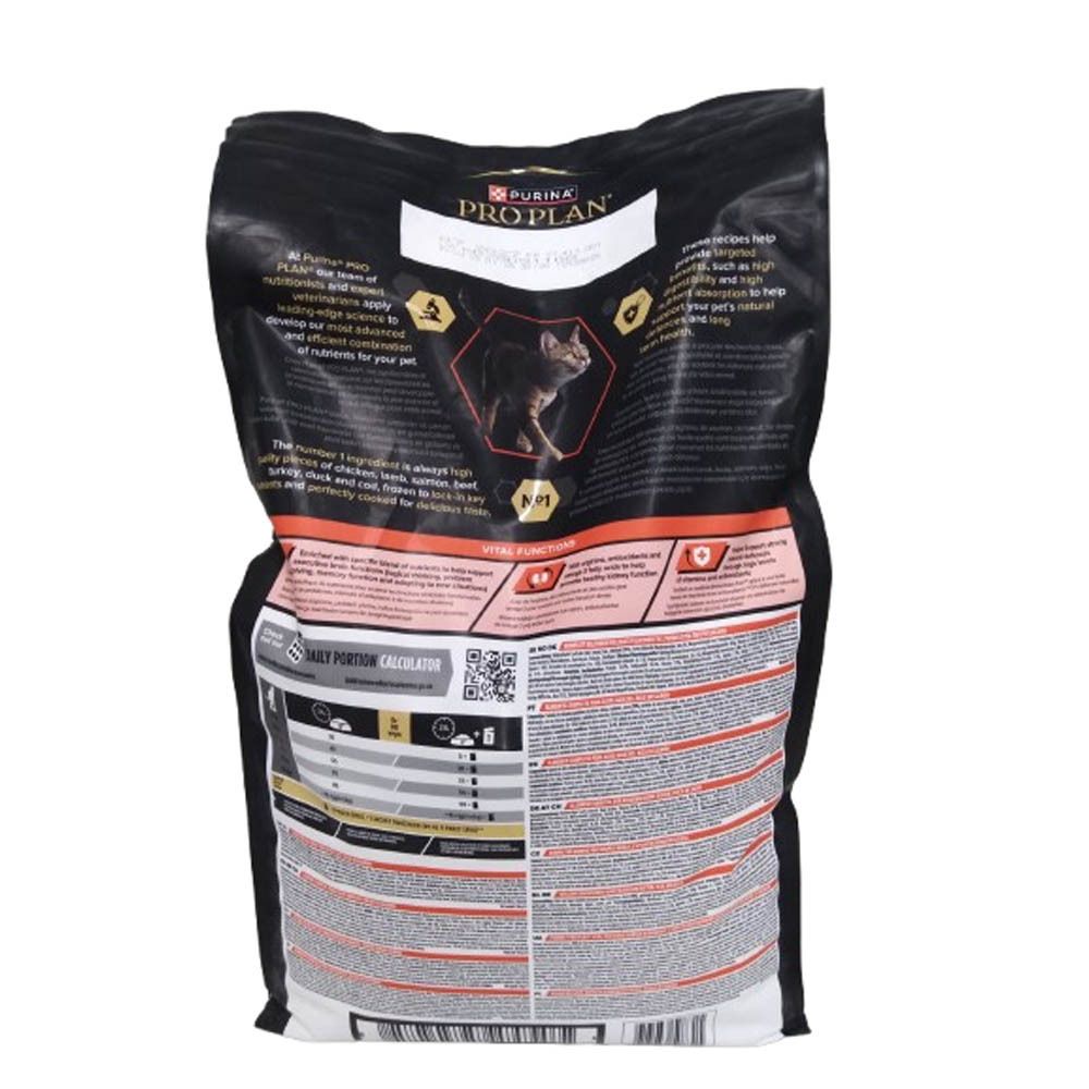 Dos du paquet de nourriture pour chats Purina Pro Plan. Texte et graphiques avec des informations sur le produit et l'alimentation.