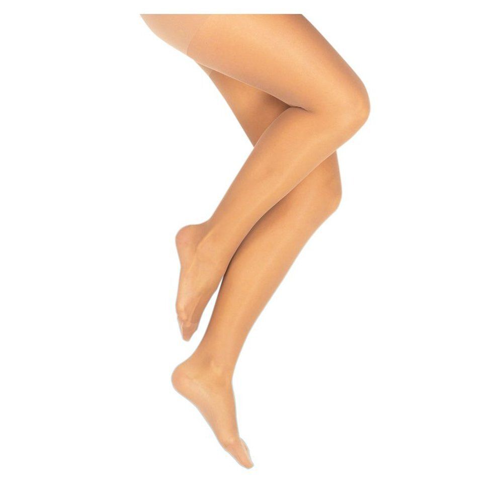 Jambes en collants. Couleur chair. Sur fond blanc.