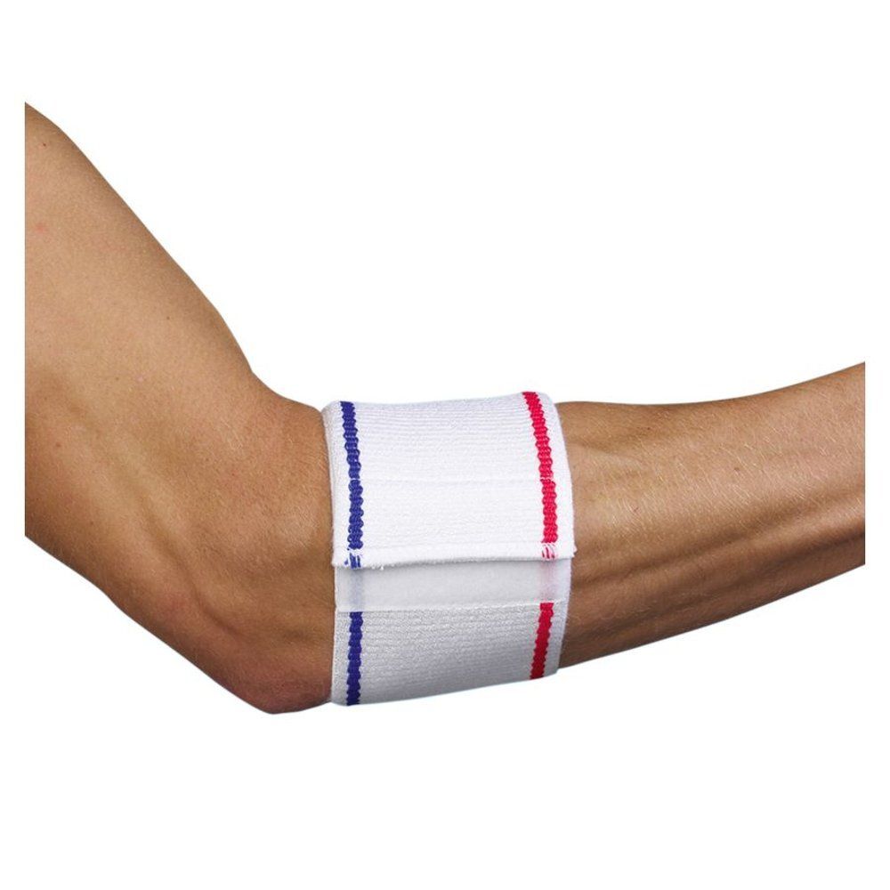 Bande de tennis elbow sur le bras. Blanc avec rayures bleues et rouges. Produit porté sur le coude.