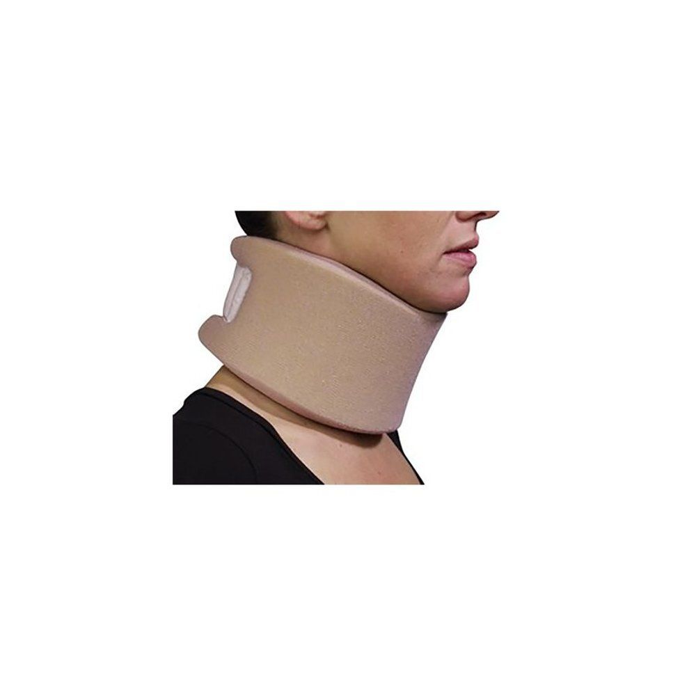 Collier cervical Bota, beige. Porté par une personne. Gros plan. Caractéristique du produit : fermeture velcro.
