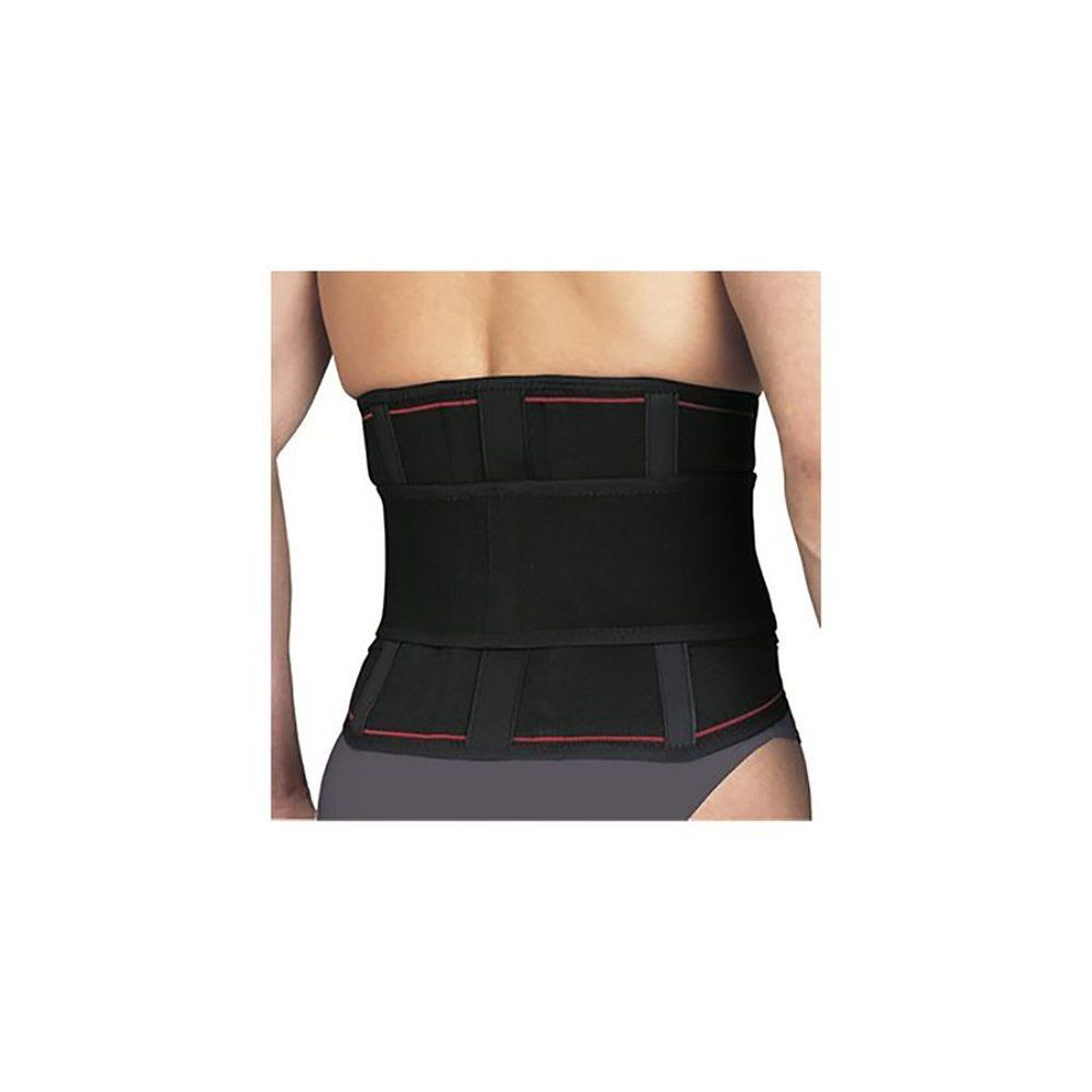 Ceinture lombaire noire avec accents rouges. Bretelles avec couture rouge. Personne de dos.