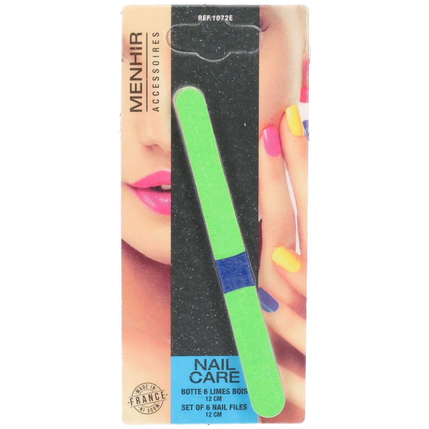 Emballage avec une lime à ongles verte aux accents bleus. La face avant montre un visage de femme et des informations produit.