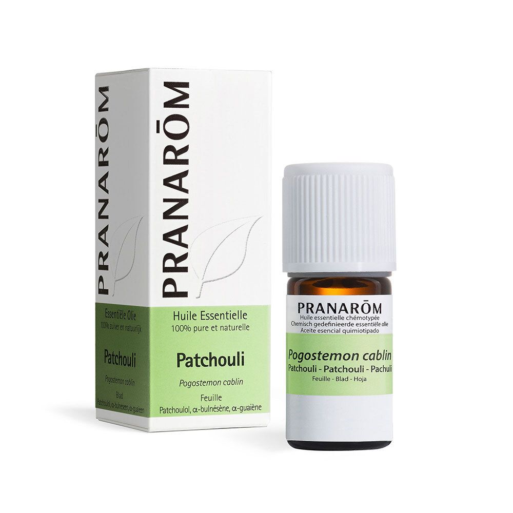 Huile essentielle Patchouli Pranarom. Flacon et boîte. Blanc, vert. Texte: Patchouli, Huile Essentielle 100% pure et naturelle.