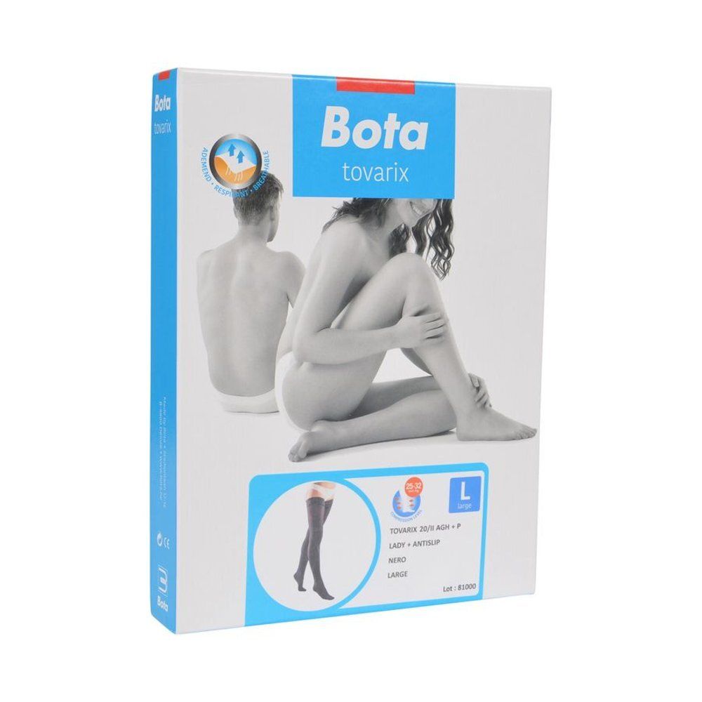 Bas couleur chair avec dentelle sur les cuisses. Les bas couvrent les jambes jusqu'aux cuisses. Une femme porte des sous-vêtements blancs.