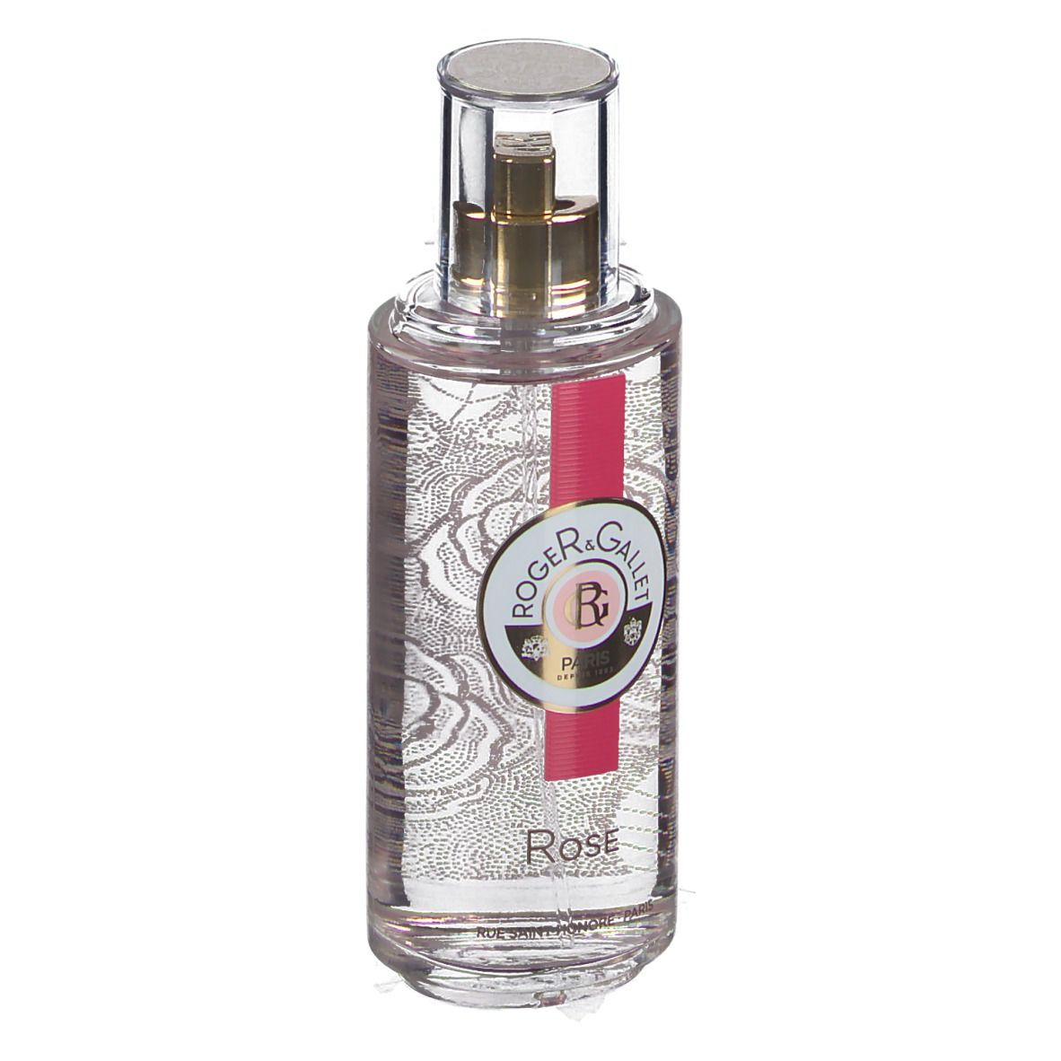 Flacon transparent avec vaporisateur doré. Étiquette avec logo et texte. Bande rouge. Inscription Rose.