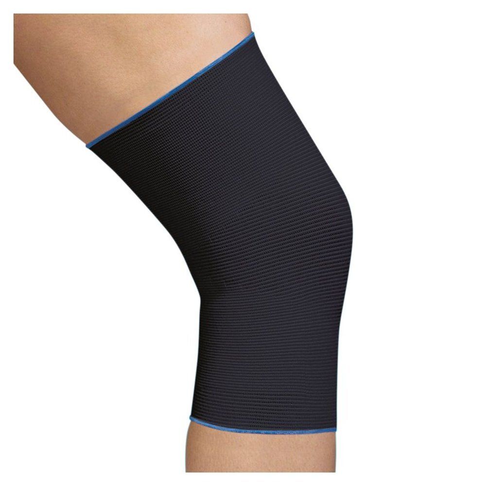 Genouillère noire avec bordures bleues. Portée sur une jambe.
