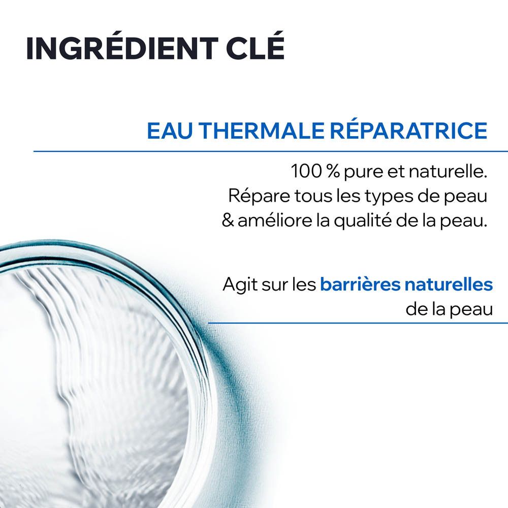 Eau claire dans un récipient en verre, avec du texte sur l'eau thermale à côté.
