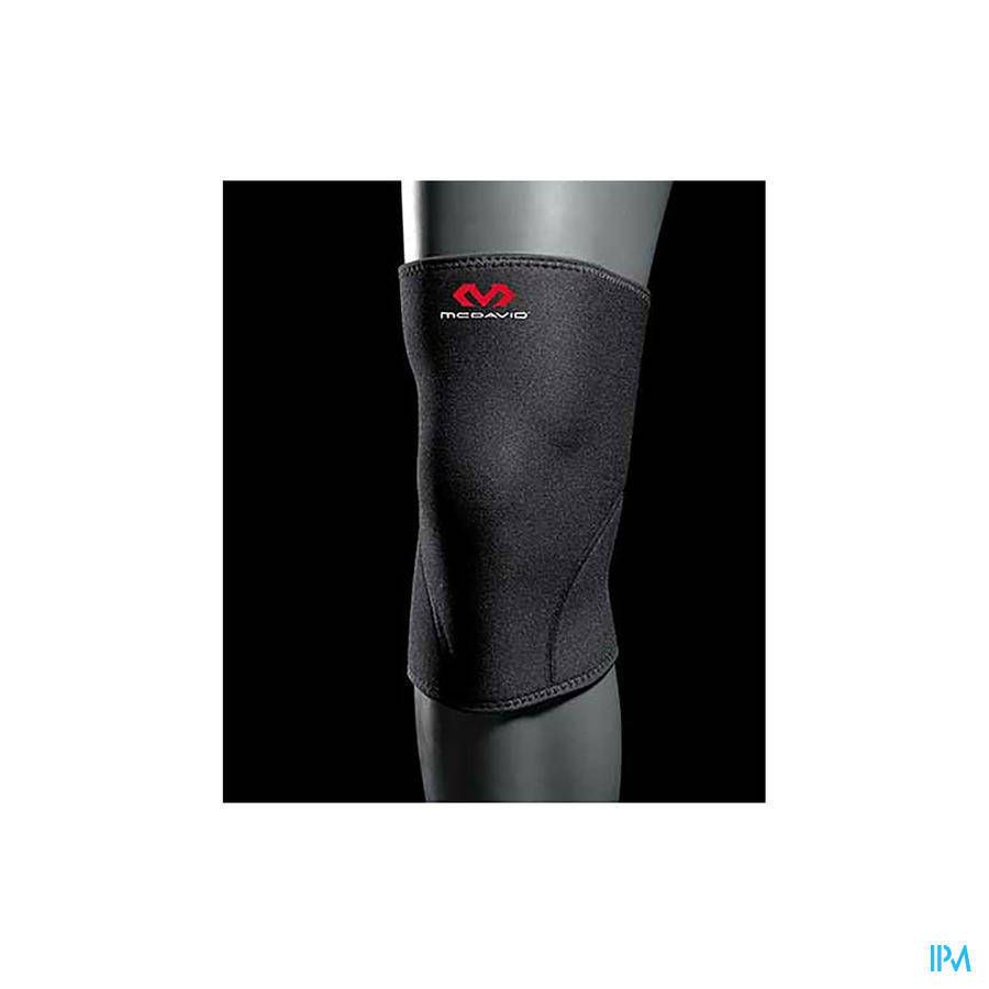 Genouillère noire McDavid, taille XL. Logo rouge. Vue sur une jambe.