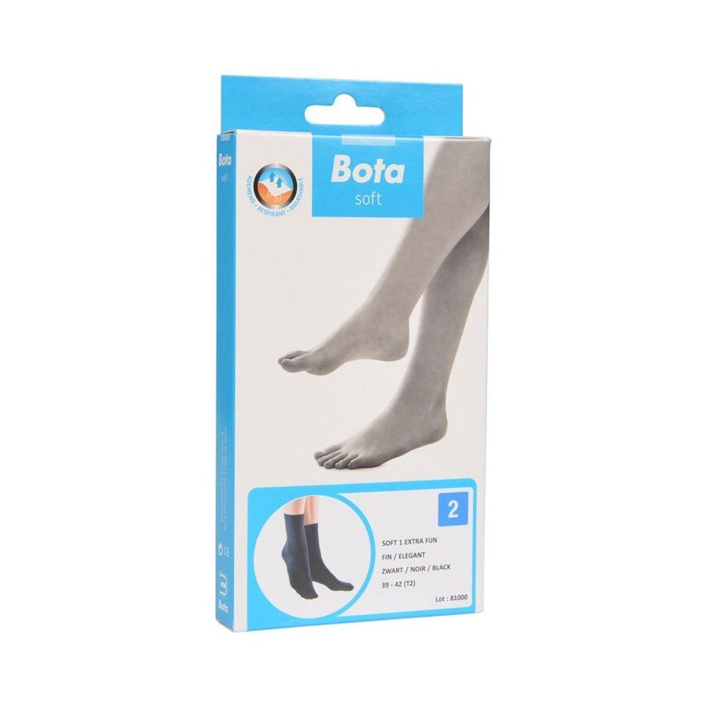 Chaussettes Bota Soft, noires, arrivant à la cheville. Les pieds sont représentés sur fond blanc.