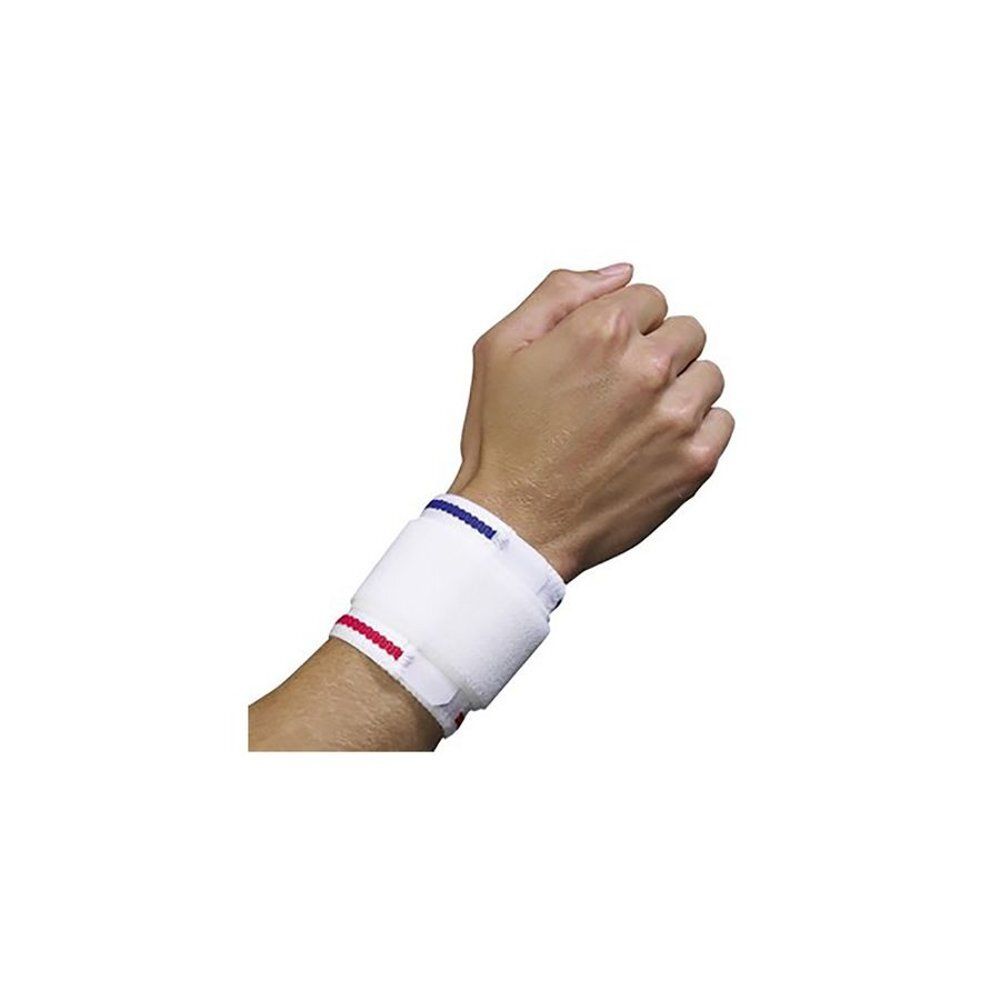 Bande de poignet blanche avec rayures bleues et rouges. Fermeture velcro. Portée sur une main.