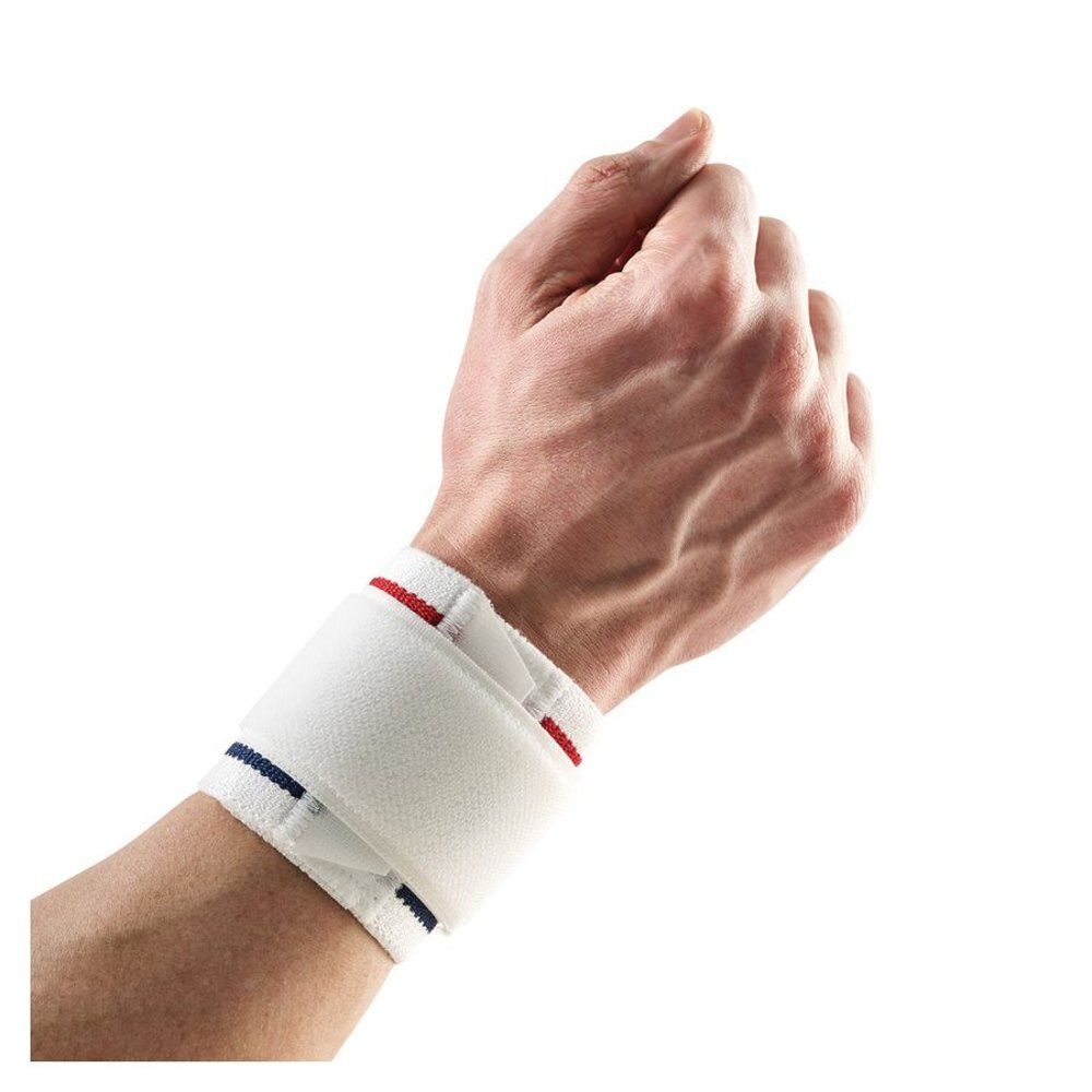 Bande de poignet blanche avec rayures bleues et rouges. Fermeture velcro. Portée sur une main.