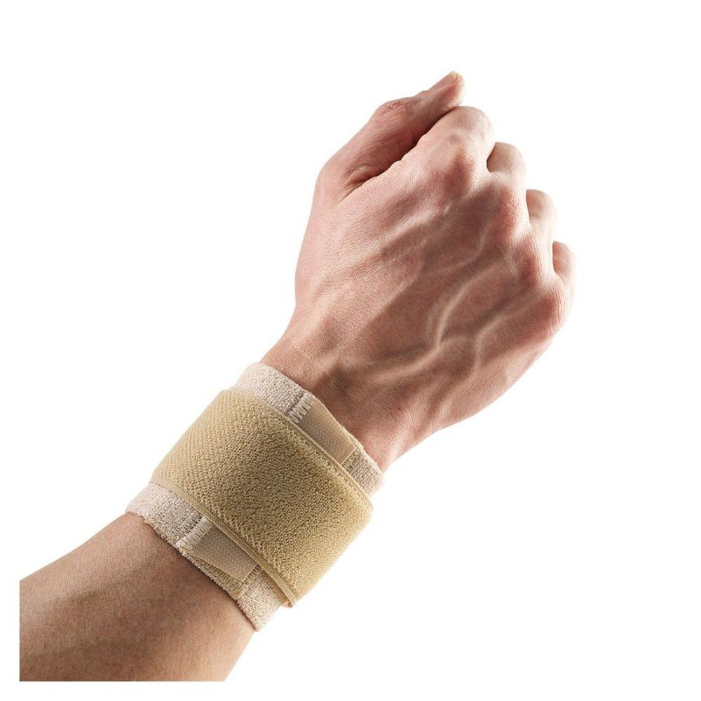 Attelle de poignet beige. Fermeture velcro. Portée sur une main.