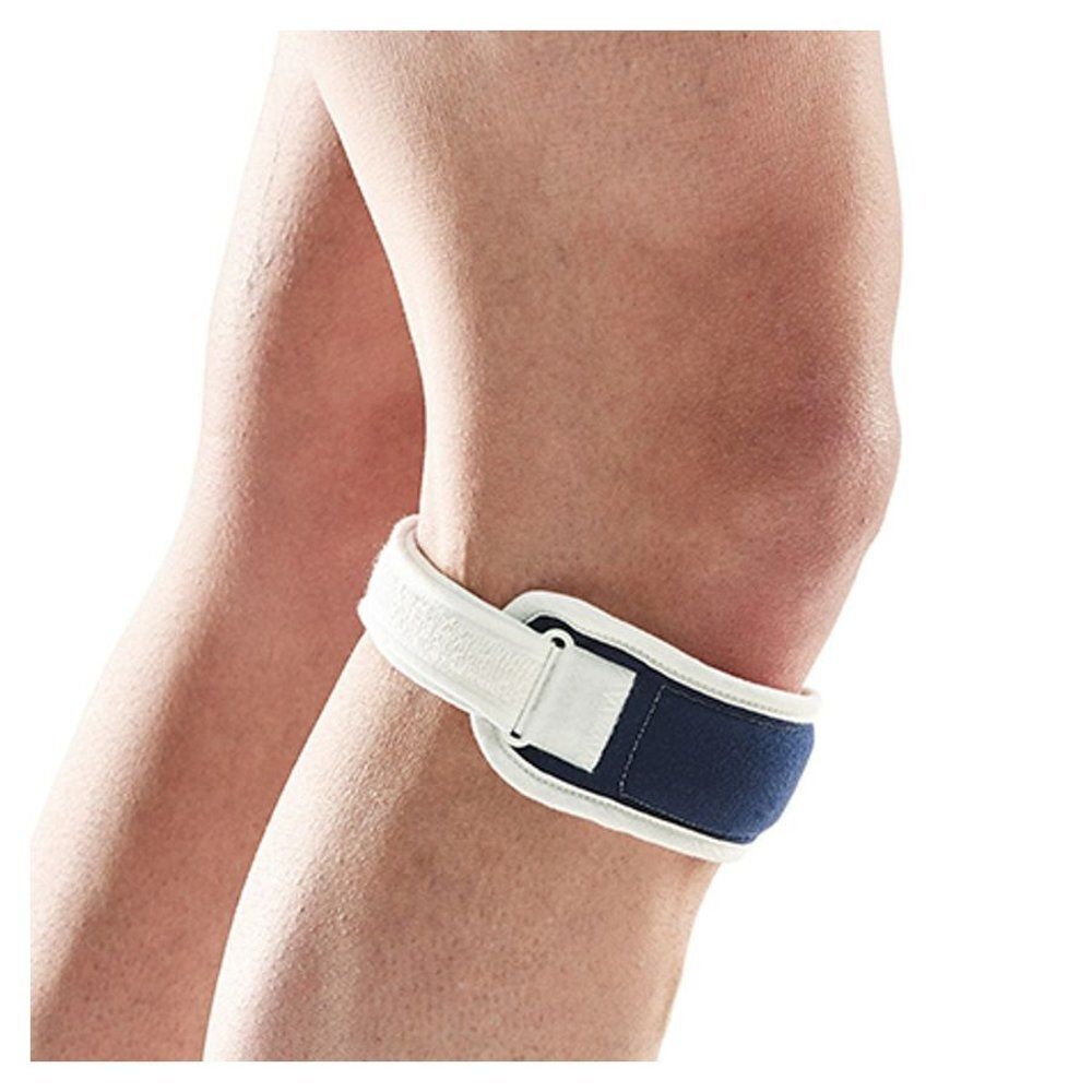 Genouillère blanche et bleue. Fixée au genou. Fermeture velcro.