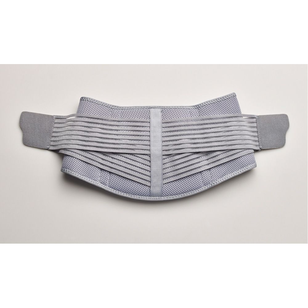 3M Futuro Ceinture lombaire S/M. Emballage avec image du produit. La ceinture est portée.