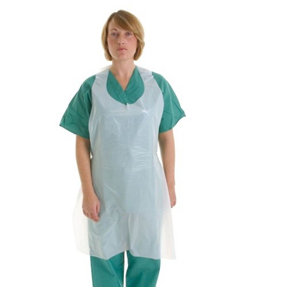 Personne portant une protection en PE blanche. Attaches au cou et à la taille. Vêtements verts.