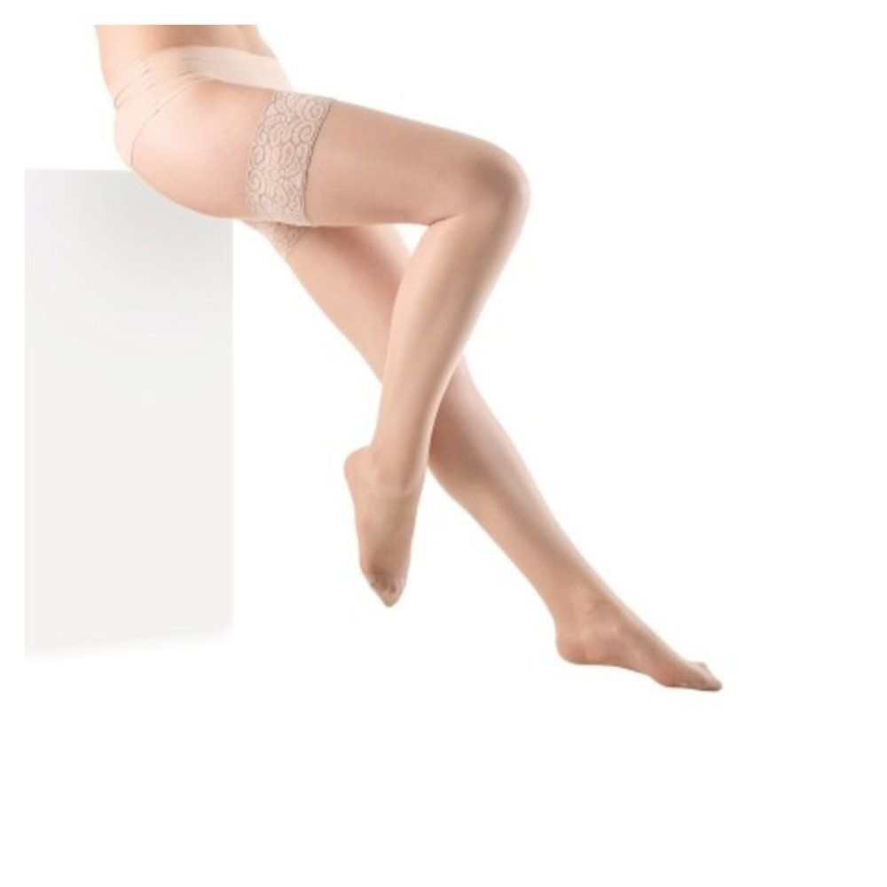 Emballage de bas Botalux. Illustration de jambes. Emballage bleu et blanc avec nom du produit.