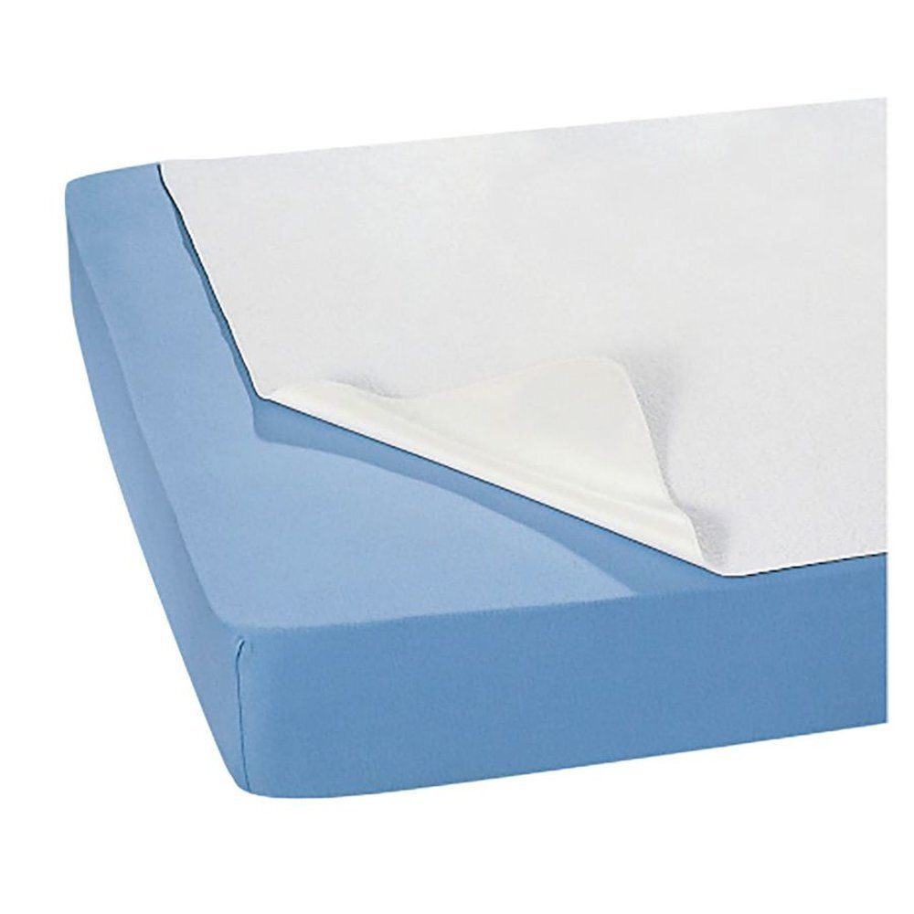 Protège-matelas blanc sur fond bleu. Vue d'angle.