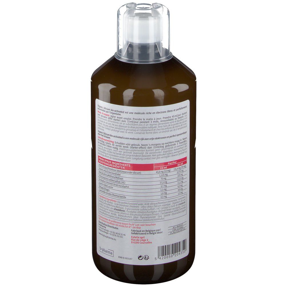 Liquide brun dans une bouteille avec bouchon transparent. Étiquette avec texte et informations. Vue arrière.