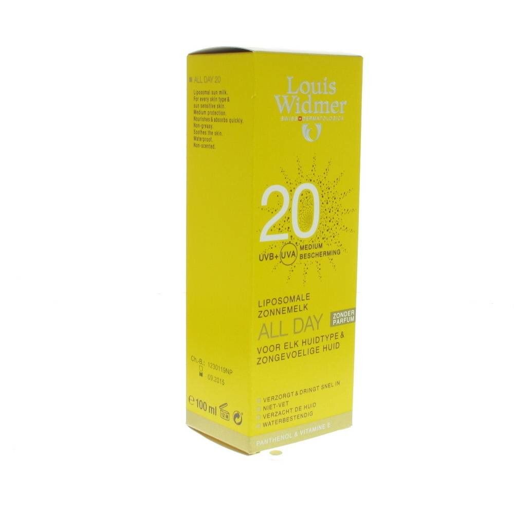 Boîte jaune avec informations produit. Inscription: Louis Widmer, 20, All Day, Lait Solaire Liposomal, résistant à l'eau.