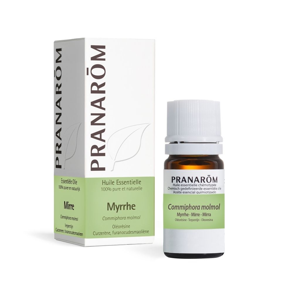 Flacon et boîte. Boîte avec marque PRANAROM, nom du produit et ingrédients. Flacon avec étiquette.