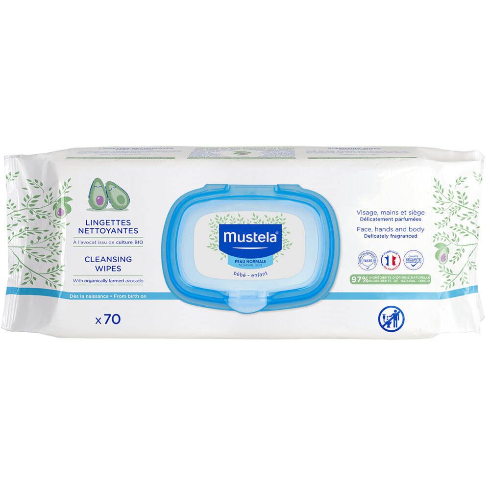 Paquet de lingettes Mustela Bébé. Couvercle bleu. Contient 70 lingettes. Logo avocat et texte. Pour visage, mains et siège.