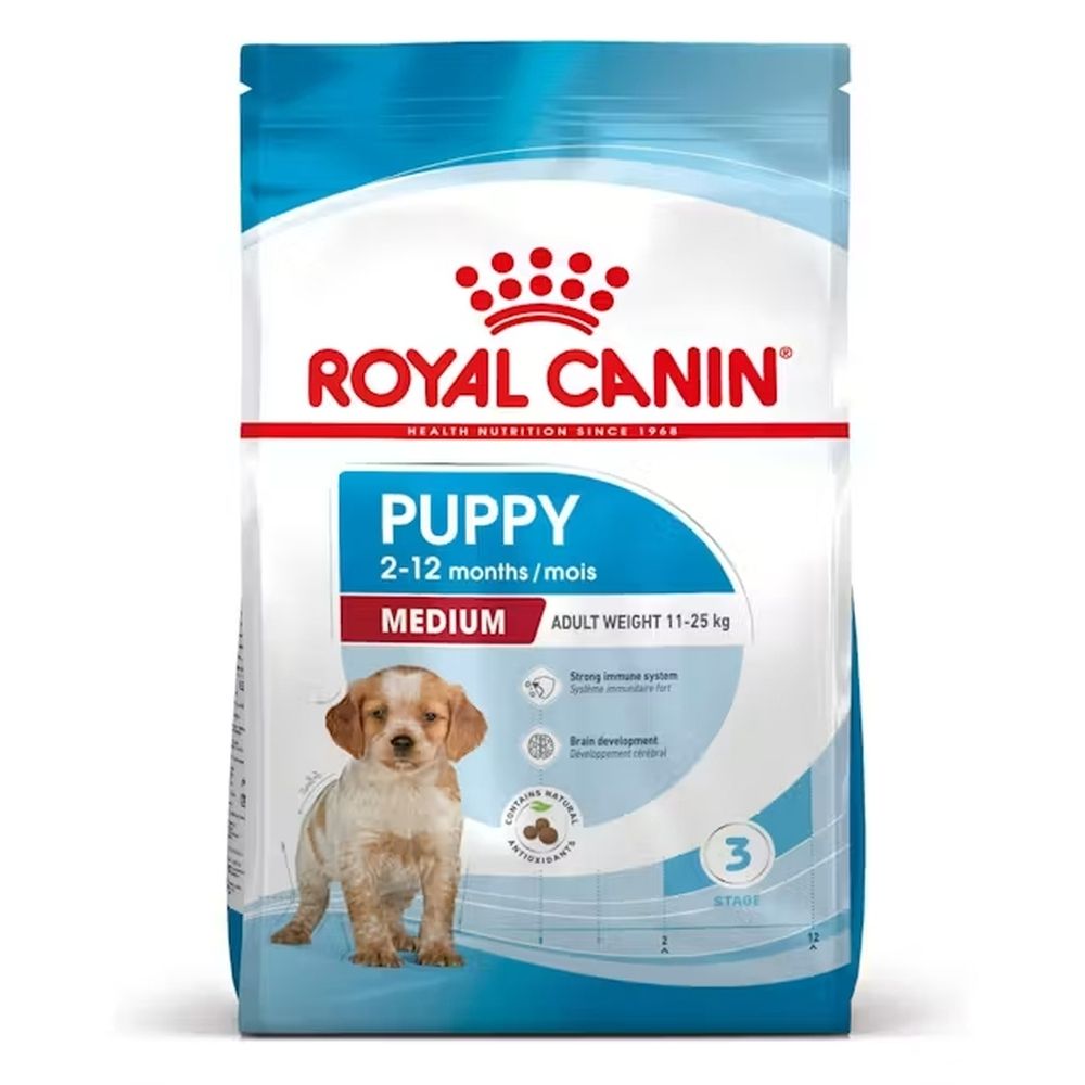 Sac de nourriture Royal Canin Medium Puppy avec image de chiot et informations produit.