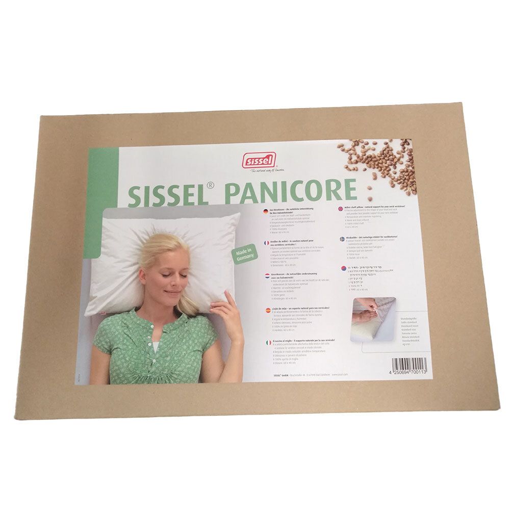 Emballage avec oreiller. Inscription: Sissel Panicore. Femme allongée sur oreiller. Carton brun.