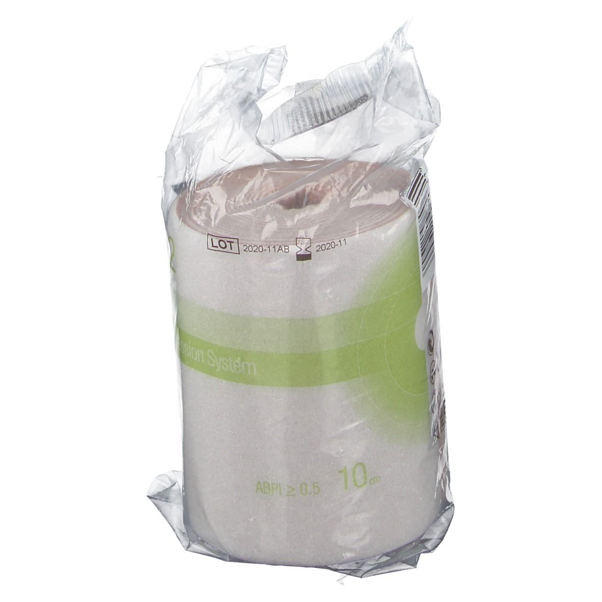 Rouleau de bandage dans un emballage plastique transparent. Le produit est visible. Fond blanc.