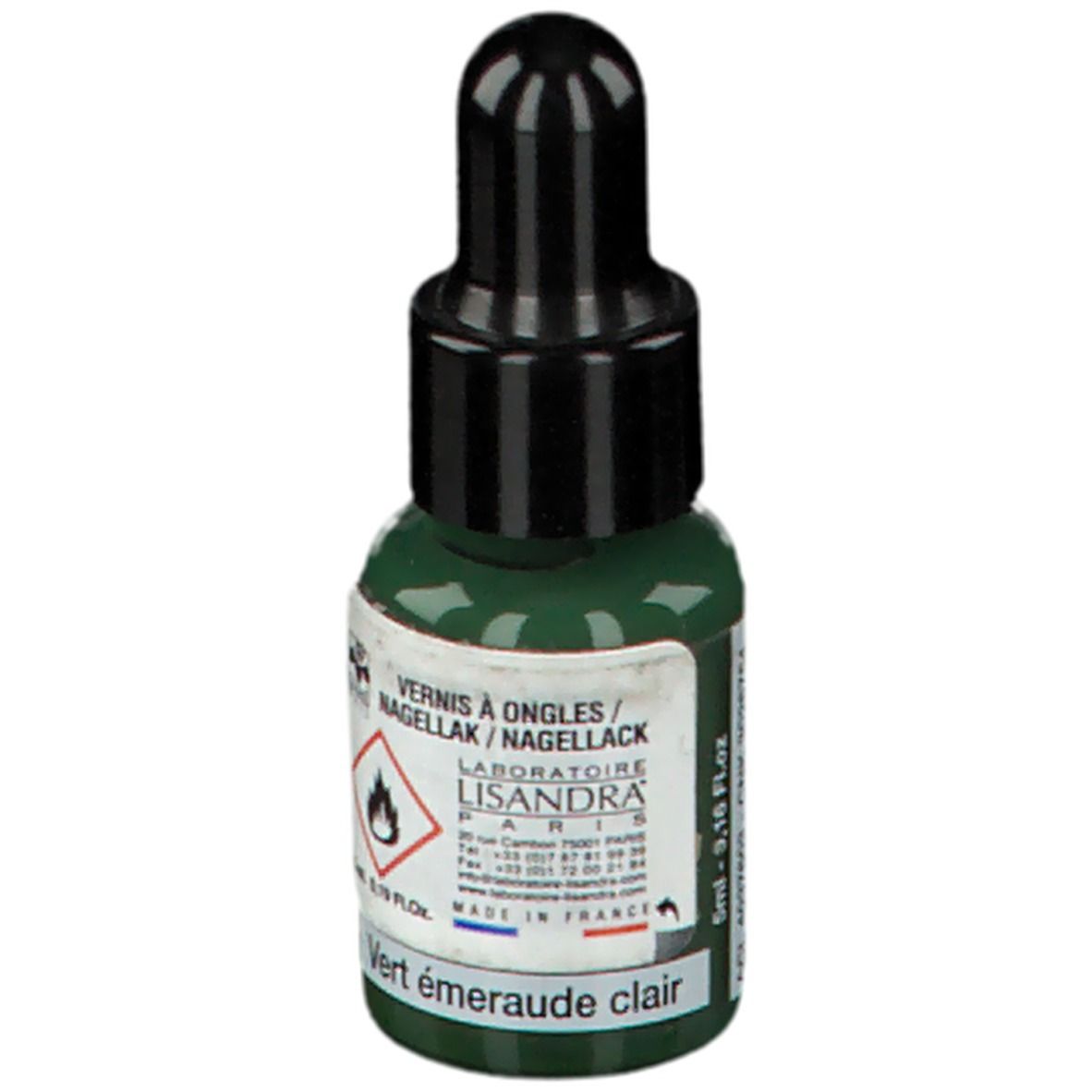 Flacon de vernis à ongles vert avec bouchon noir. Inscription: Lisandra, Vert émeraude clair. Avertissement: Inflammable.