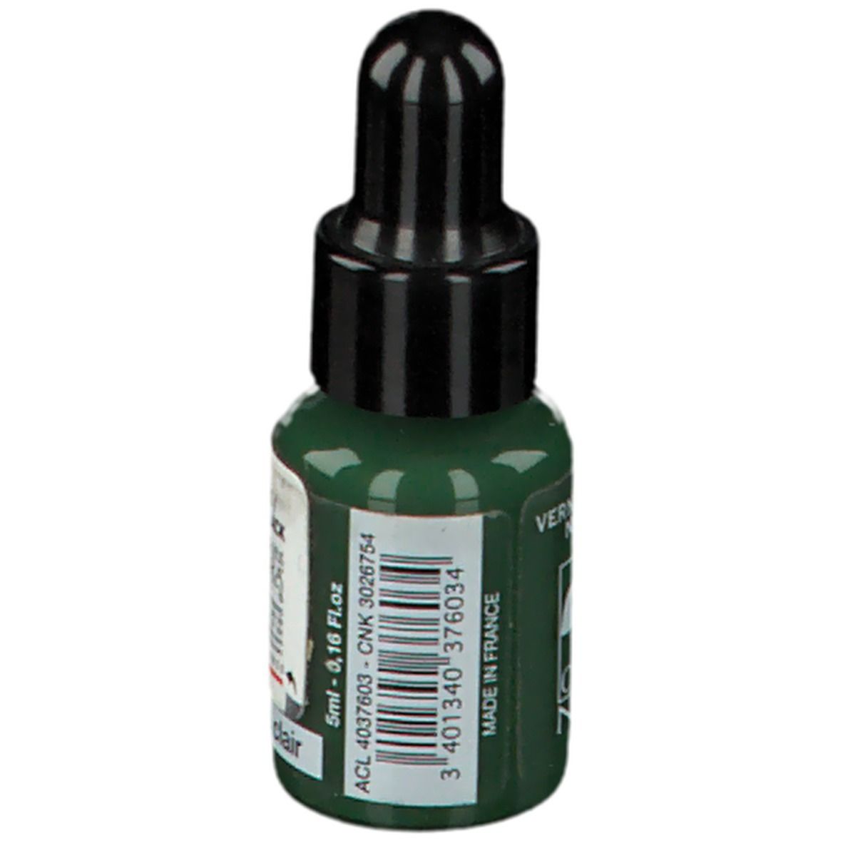 Flacon de vernis à ongles vert avec bouchon noir. Inscription: 5ml, Vert émeraude clair. Code-barres. Fabriqué en France.
