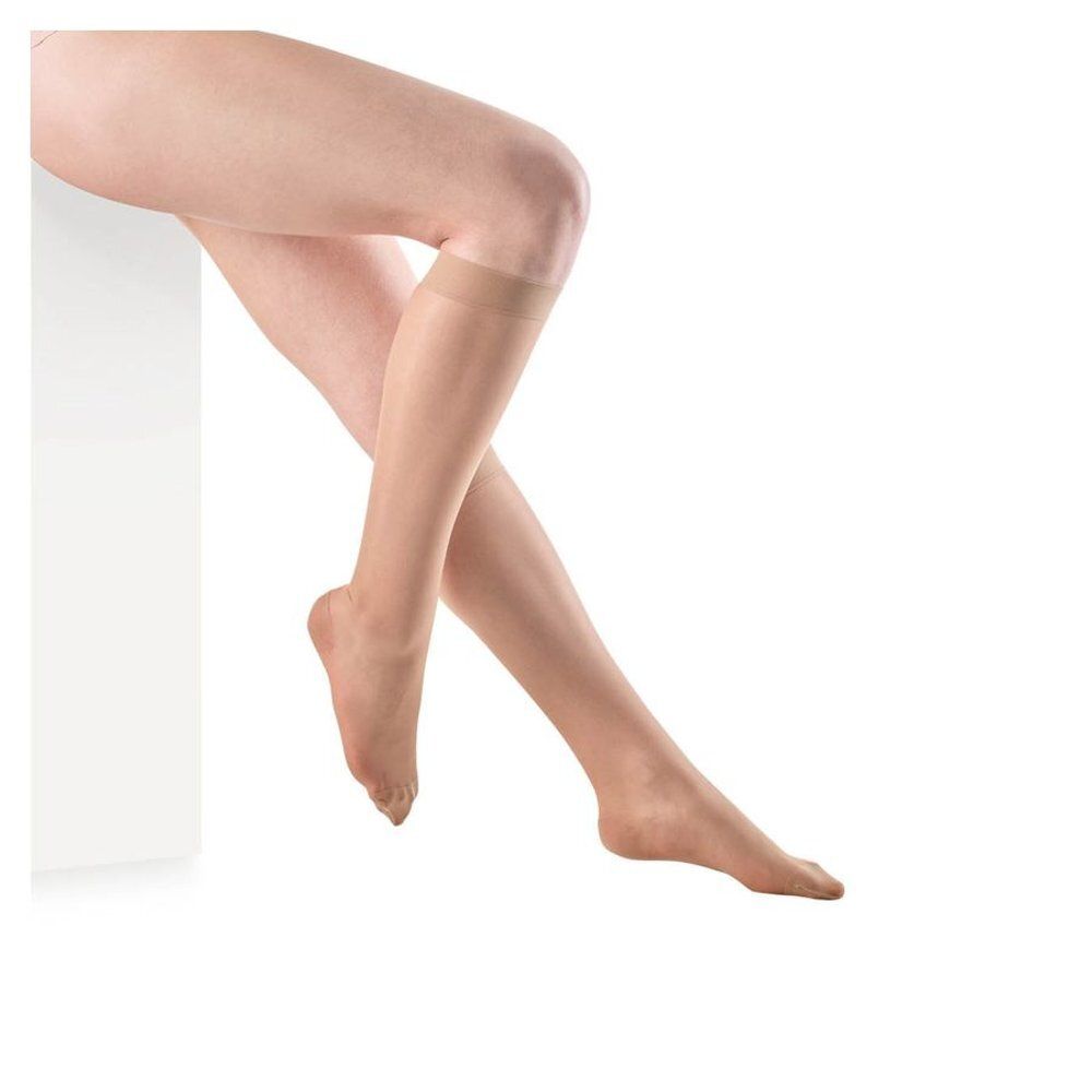 Jambes avec bas genou couleur chair. Aucune autre information sur le produit.