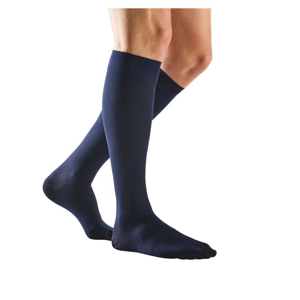 Bas de compression bleus. Vue des jambes. Bota Relax 280. Coton. Montants aux genoux.