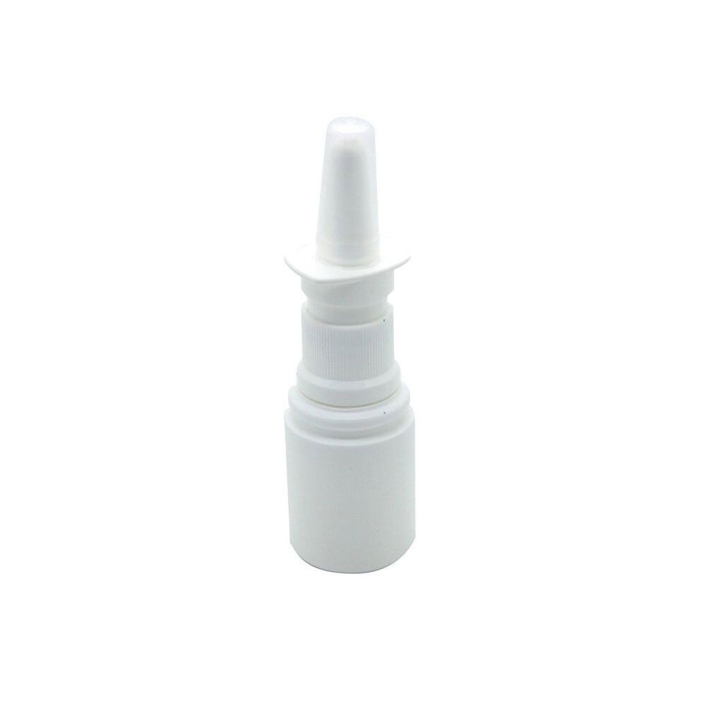 Flacon de spray nasal blanc avec embout. Le flacon est cylindrique et surmonté d'un embout de pulvérisation.