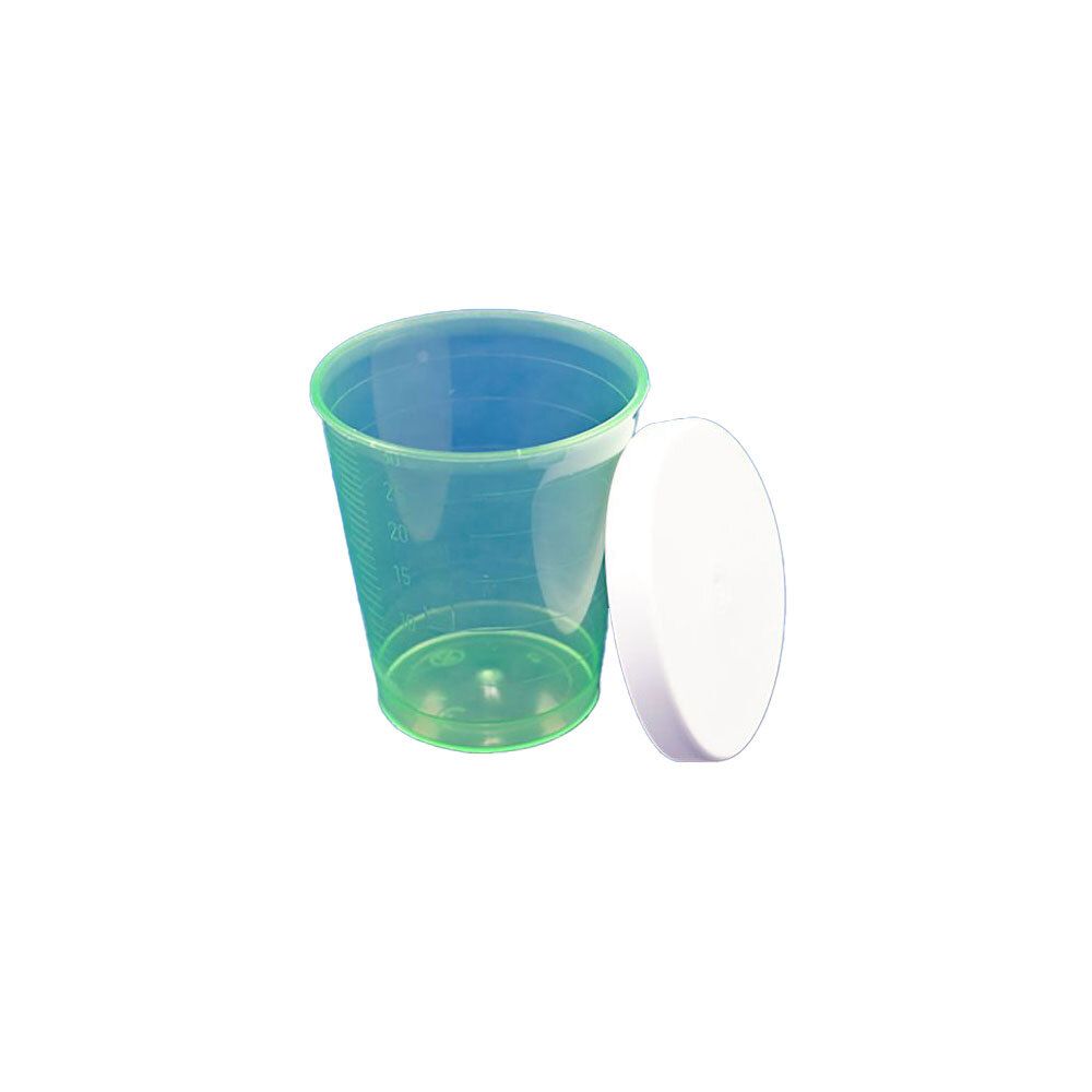 Gobelet en plastique vert transparent avec échelle et couvercle blanc. Le gobelet est cylindrique et comporte une échelle.