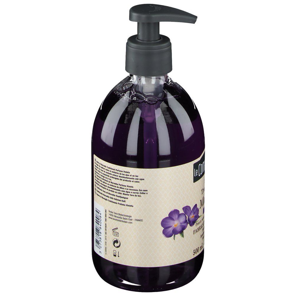 Savon avec pompe, légèrement incliné. Inscription: Le Comptoir du Bain, Savon de Marseille. Texte multilingue.