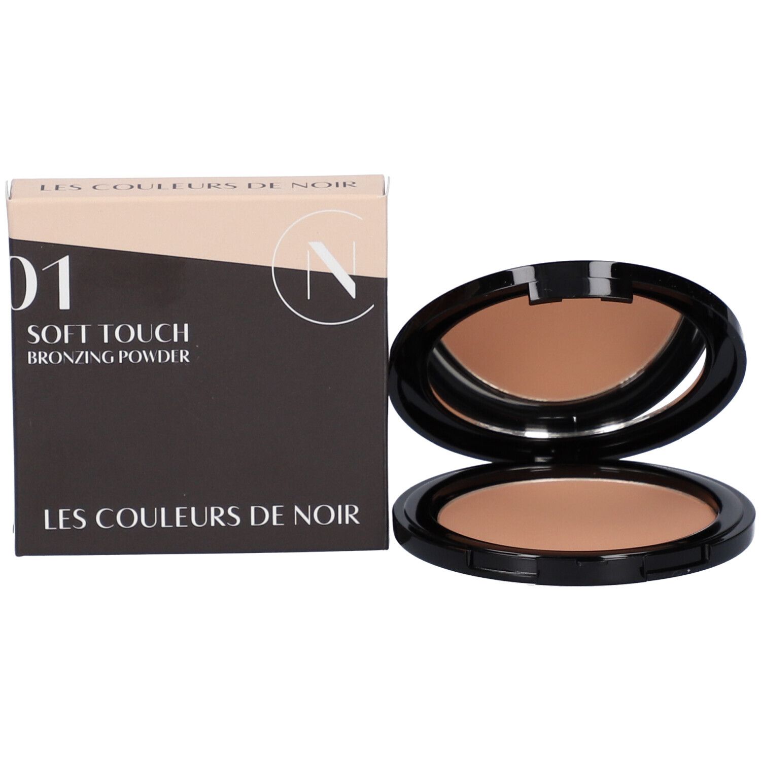 Palette de poudre bronzante et emballage. Palette noire, poudre brun clair. Boîte avec texte.